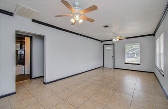 5319 Bell St in Houston, TX - Foto de edificio - Building Photo