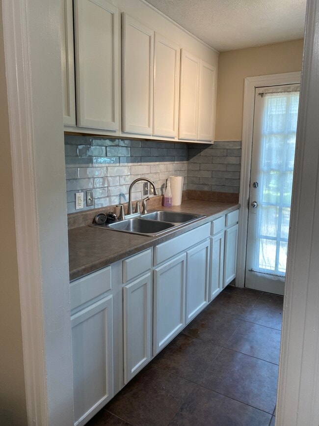 704 Country Club Rd in Sherwood, AR - Foto de edificio - Building Photo