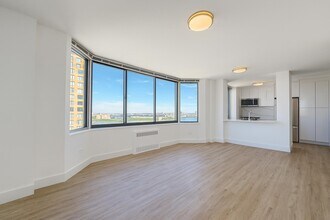 1735 York Ave in New York, NY - Building Photo - Building Photo