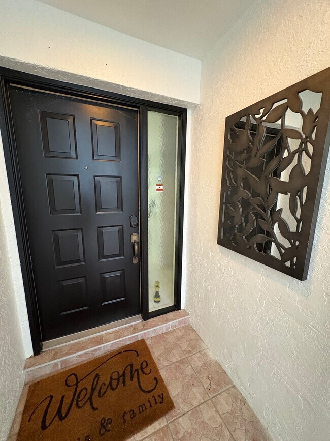 1352 Monarch Cir in Naples, FL - Building Photo - Building Photo