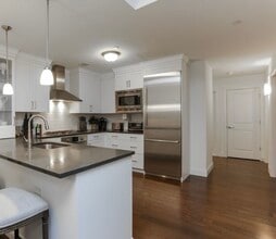 10 Byron Pl, Unit 318 in Larchmont, NY - Foto de edificio - Building Photo