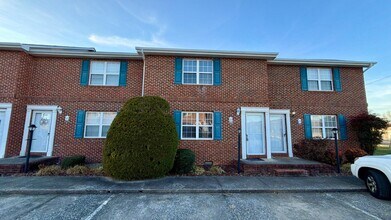 23 Lexington Ct in Johnson City, TN - Building Photo - Building Photo