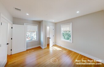 93 Williston Rd, Unit 3 in Brookline, MA - Building Photo - Building Photo