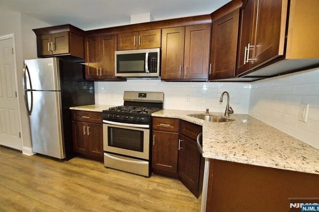 116 Maple Ave, Unit 4 in Montclair, NJ - Building Photo - Building Photo