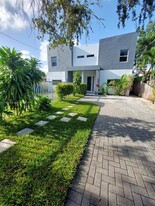 2837 SW 25th Ter in Miami, FL - Foto de edificio - Building Photo