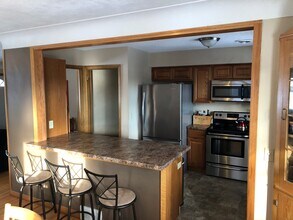 6725 Eliot View Rd in Minneapolis, MN - Building Photo - Building Photo