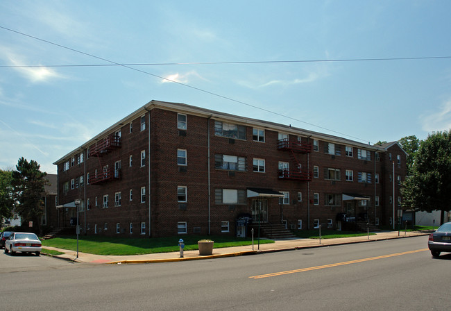 Ridgeview Apartments in North Arlington, NJ - Building Photo - Building Photo