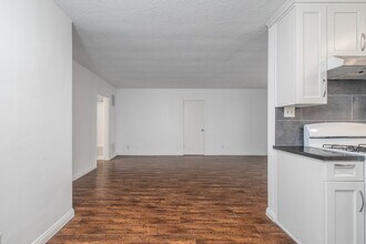 1475 S Wooster St in Los Angeles, CA - Building Photo - Interior Photo