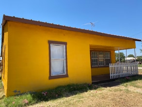 115 Duggan Ave in Anton, TX - Building Photo - Building Photo