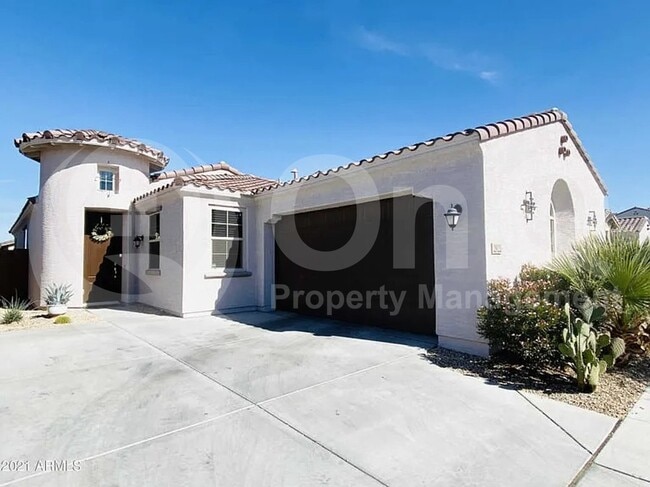 property at 2922 E Wayland Dr