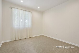 4132 Lost Springs Dr in Agoura Hills, CA - Foto de edificio - Building Photo