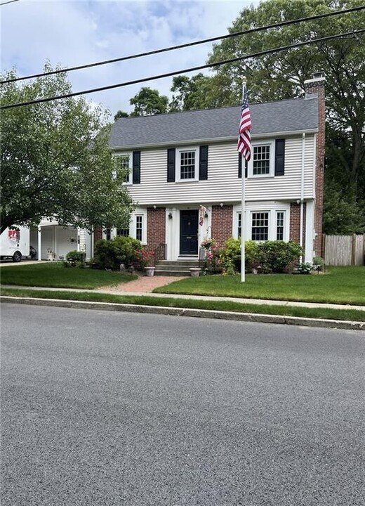 42 Alexander McGregor Rd in Pawtucket, RI - Building Photo
