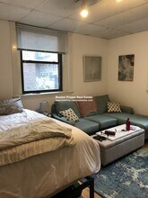30 Peterborough St, Unit B in Boston, MA - Foto de edificio - Building Photo