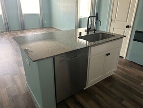 336 Larksong Ave in Whitney, NV - Building Photo - Building Photo