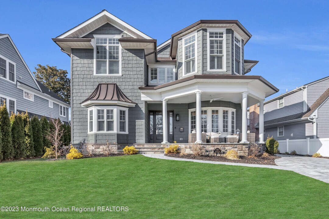 502 Brighton Ave in Spring Lake, NJ - Building Photo