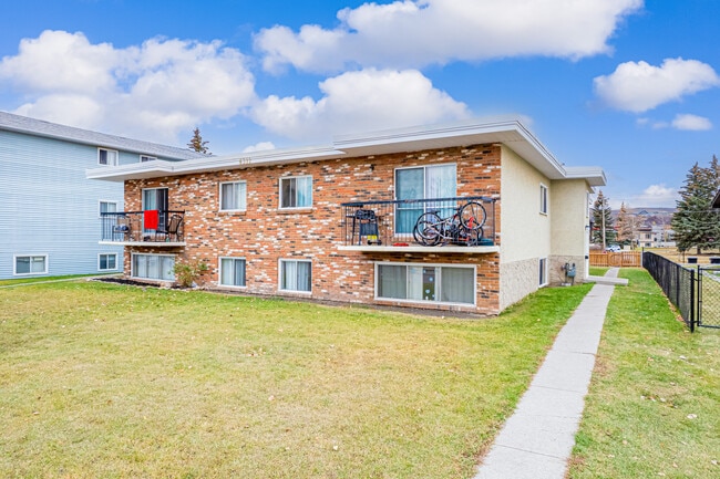 Bowness 4311 Apartments in Calgary, AB - Building Photo - Building Photo