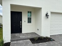 11162 Northwest Fernbrook Drive in Port St. Lucie, FL - Foto de edificio - Building Photo