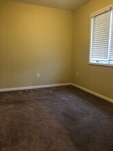 272 Cleveland Ave, Unit 2 in Lyndhurst, NJ - Foto de edificio - Building Photo