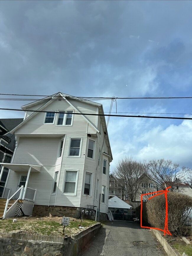 24 Woodlawn Ter, Unit 1 floor