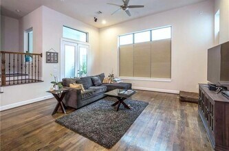 5729 Larkin St in Houston, TX - Building Photo - Building Photo