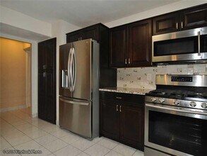 77 Hoffman Ave in Cranston, RI - Building Photo - Building Photo