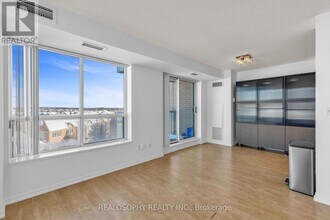 3 Ellesmere St in Richmond Hill, ON - Building Photo - Building Photo