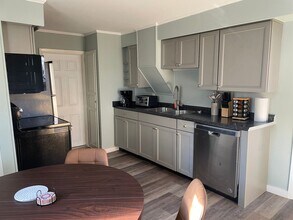 83 Oak St, Unit 85 Oak St in Burlington, VT - Foto de edificio - Building Photo