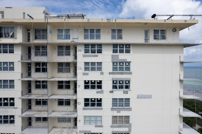 9500 Oceans in Surfside, FL - Foto de edificio - Building Photo