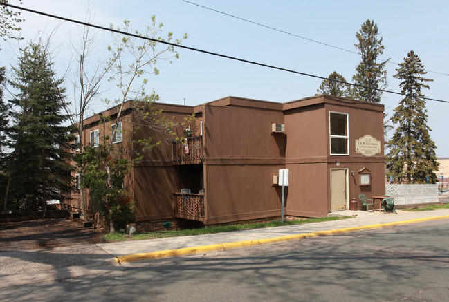 j & R Apartments in Saint Croix Falls, WI - Building Photo - Building Photo