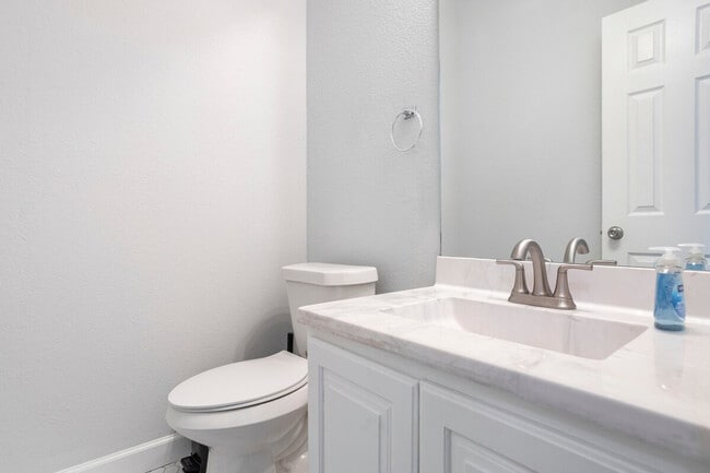 property at 1005 W 23rd St
