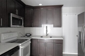 17510 SW 108th Ave in Miami, FL - Building Photo - Building Photo