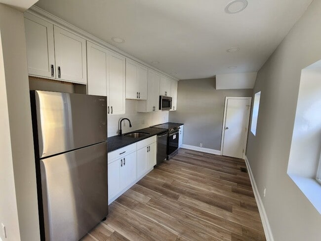 5535 Ridge Ave, Unit 1R in Philadelphia, PA - Foto de edificio - Building Photo