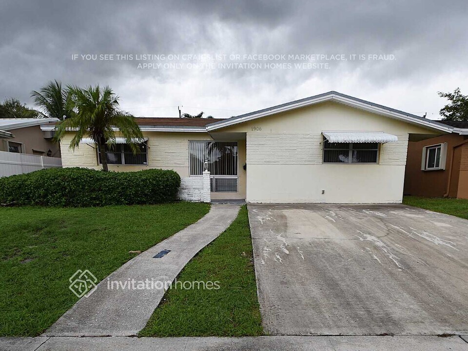 1906 N 37th Ave in Hollywood, FL - Building Photo