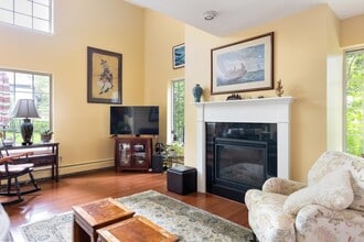 11 Lake Forest Dr in Burlington, VT - Building Photo - Building Photo