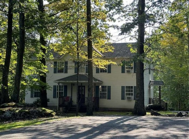 198 N Fostertown Dr