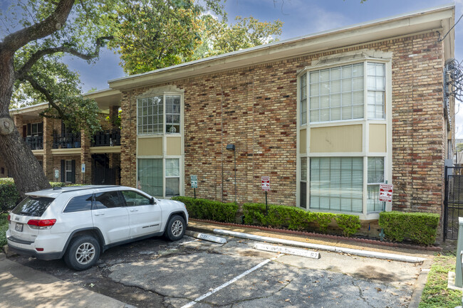 Summit Court Condominiums in Houston, TX - Foto de edificio - Building Photo