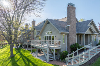 Brookfield Lakes in Brookfield, WI - Foto de edificio - Building Photo