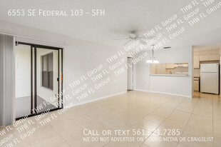 6553 SE Federal Hwy in Stuart, FL - Foto de edificio - Building Photo