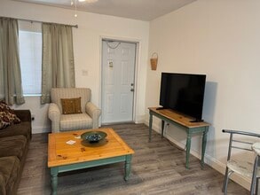 2590 First St in Ft. Myers, FL - Foto de edificio - Building Photo