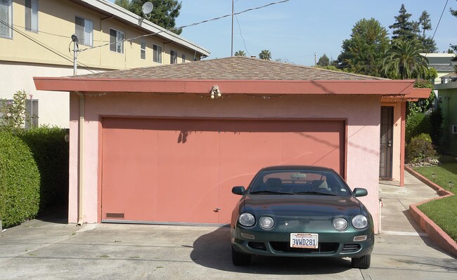 3427 69th Ave in Oakland, CA - Foto de edificio - Building Photo