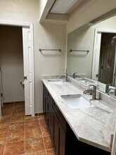 4952 N Valle in Tucson, AZ - Foto de edificio - Building Photo
