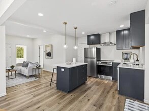 1730 5th St NE, Unit B in Minneapolis, MN - Foto de edificio - Building Photo