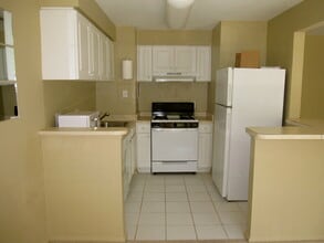12 S Van Dorn St, Unit 407 in Alexandria, VA - Building Photo - Building Photo