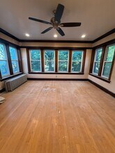 2300 W Sunnyside Ave, Unit 3E in Chicago, IL - Foto de edificio - Building Photo
