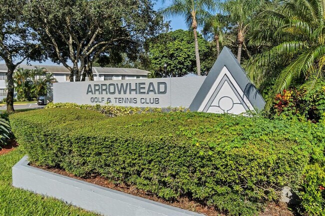 8059 SW 18th Ct in Davie, FL - Foto de edificio - Building Photo