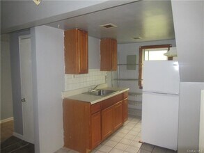 647 Lybolt Rd, Unit 3 in Middletown, NY - Building Photo - Building Photo