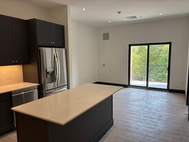 41 Larry Holmes Dr in Easton, PA - Building Photo