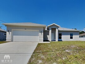 1862 Franklin Ln in North Port, FL - Building Photo