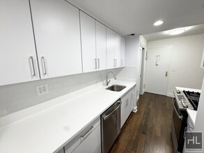 EAST 56 STREET in New York, NY - Building Photo - Building Photo