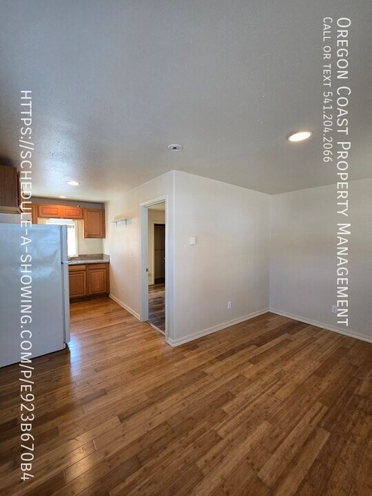 3415 US-101 in Depoe Bay, OR - Building Photo